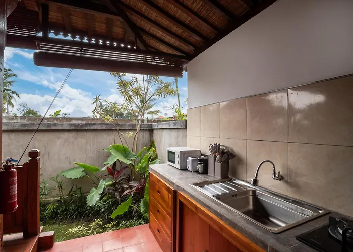 Embun Pagi Wooden Private Ubud Villa *