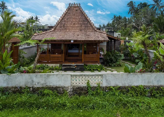 Embun Pagi Wooden Private Ubud Villa